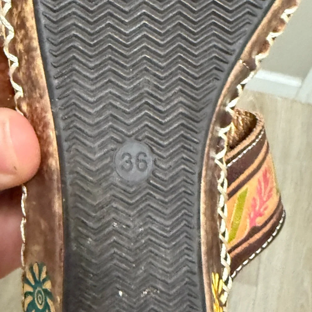 L’Artiste by Spring Step Leather Flower Sandals Size 36 (US 5.5–6) - Picture 6 of 6